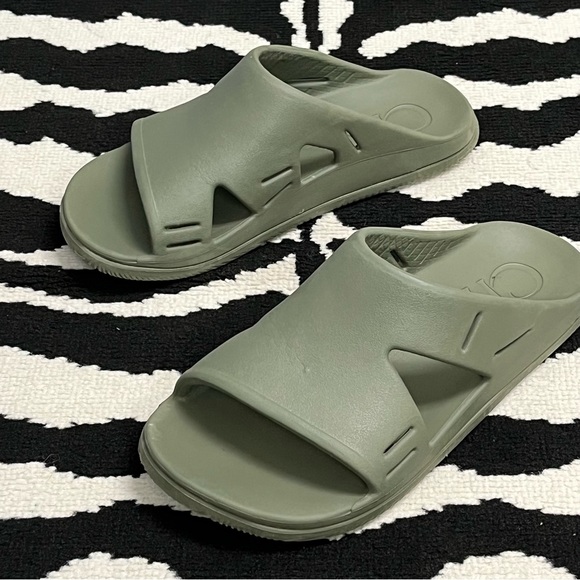 Chaco Rubber Slide Sandals Size 9 - Picture 3 of 6